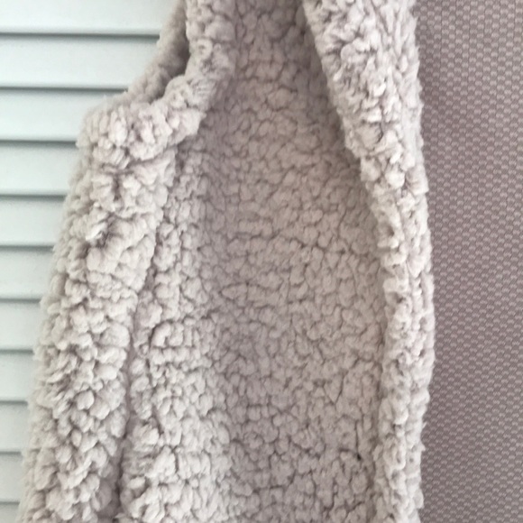 Soft HoodedTeddy Vest NWOT - Picture 2 of 5